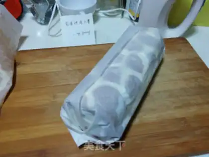 Make Cake rolls with giraffes step 24