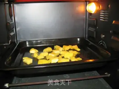 Make Sausage pineapple pizza step 3