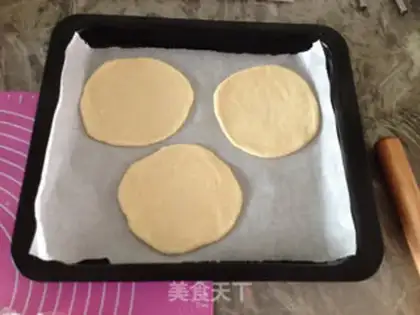 Make Flower jam bread step 4
