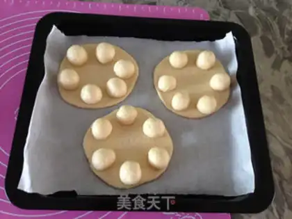 Make Flower jam bread step 5