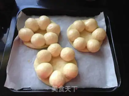Make Flower jam bread step 6