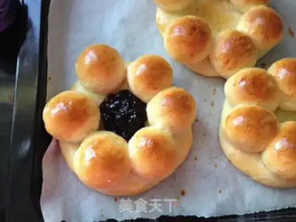 Make Flower jam bread step 8
