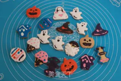 Make Halloween painting cookies step 4