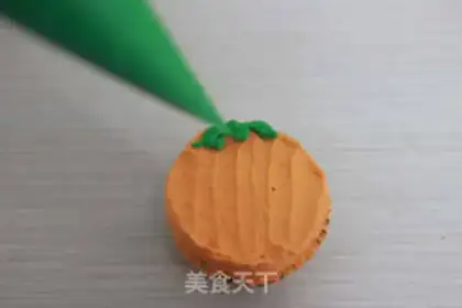 Make Halloween cream cupcakes step 8