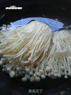 Make Frozen needle mushrooms step 1