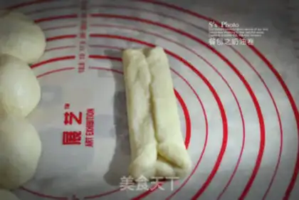 Make Cream roll step 8