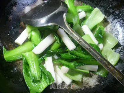 Make The salsa and green sauce step 5
