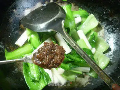 Make The salsa and green sauce step 6