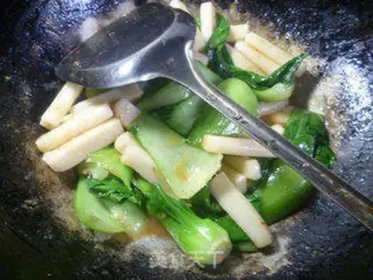 Make The salsa and green sauce step 9