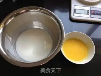 Make Two-colour towel cake rolls step 1