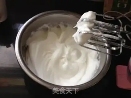 Make Two-colour towel cake rolls step 4