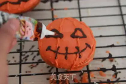 Make Painted doughnuts step 4