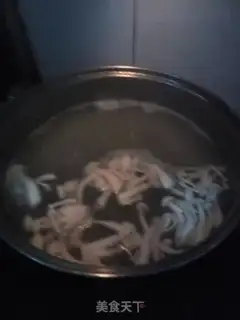 Make Sour beef noodles step 1
