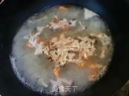 Make Shrimp and mushroom noodles step 2