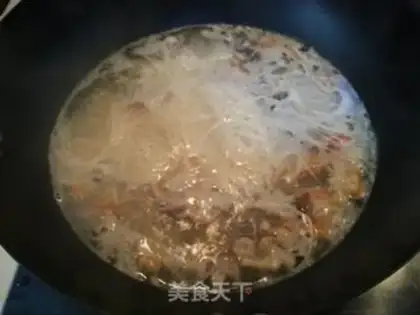 Make Shrimp and mushroom noodles step 3