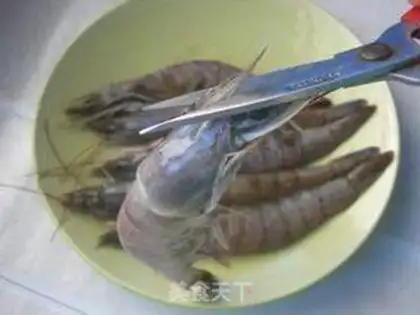 Make Shrimp with pepper and garlic step 1