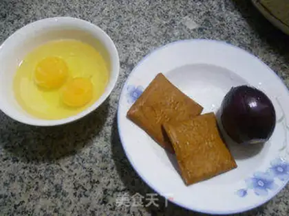 Make Scrambled onion fried eggs step 0