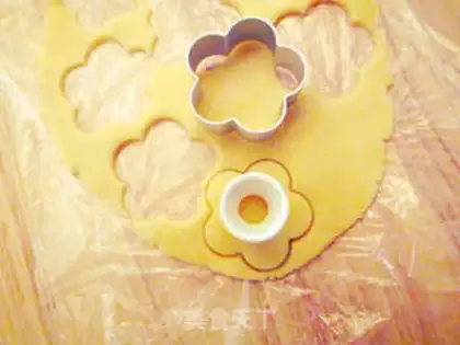 Make Blueberry bouquet with sweet cookies step 4