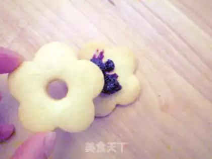Make Blueberry bouquet with sweet cookies step 6