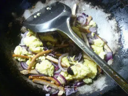 Make Scrambled onion fried eggs step 7