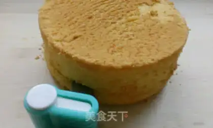 Make Strawberry cream cake step 1