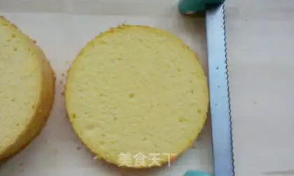 Make Strawberry cream cake step 2