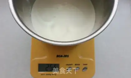 Make Strawberry cream cake step 3