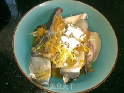Make Plum steamed fish heads step 1