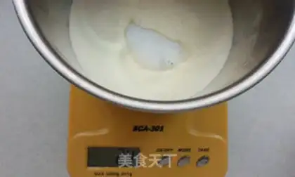 Make Strawberry cream cake step 4