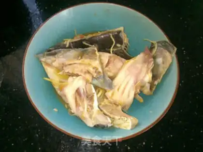 Make Plum steamed fish heads step 2