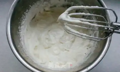 Make Strawberry cream cake step 6