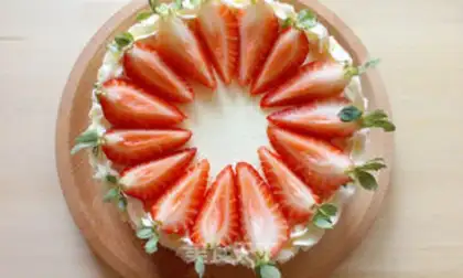 Make Strawberry cream cake step 13