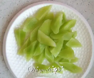 Make Clearing the cashew nuts step 1