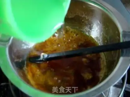 Make Caramel raisin cake step 1
