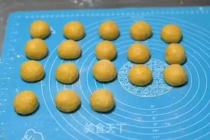 Make Halloween pumpkin bread step 2
