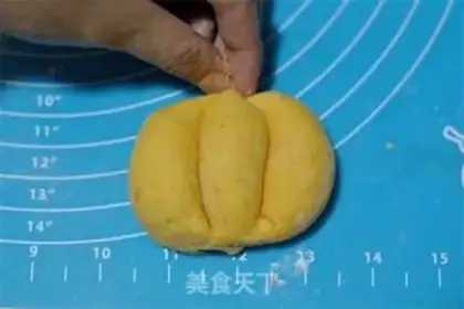 Make Halloween pumpkin bread step 4