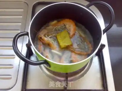 Make Curry shrimp ink noodles step 4