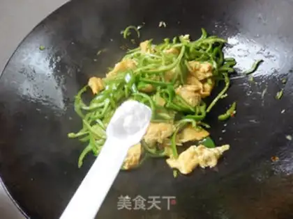 Make Hot pepper fried eggs step 13
