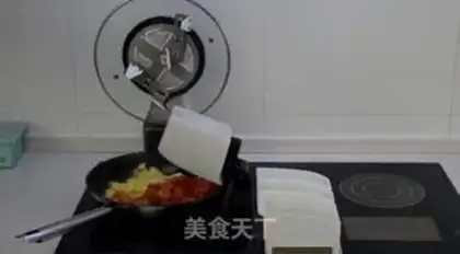 Make Tomato fried eggs step 2