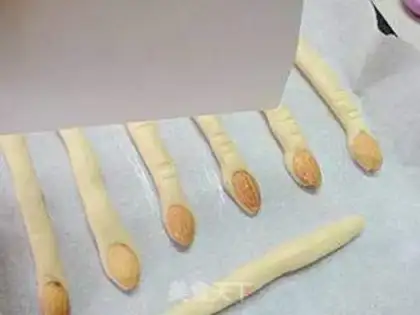 Make Witch finger crackers step 6