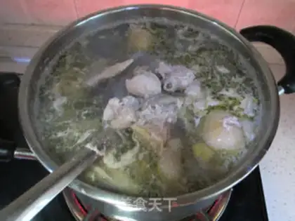 Make Chestnut chicken soup step 1
