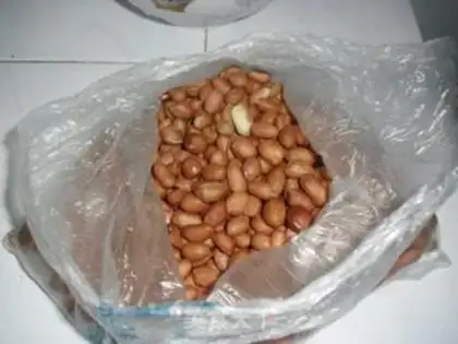 Make Spicy fried peanut rice step 0
