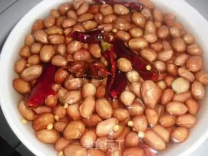Make Spicy fried peanut rice step 1