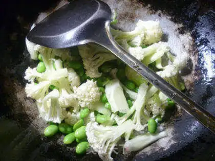 Make The salsa sauce and the soy sauce step 3
