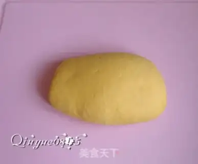Make Pumpkin rose buns step 2