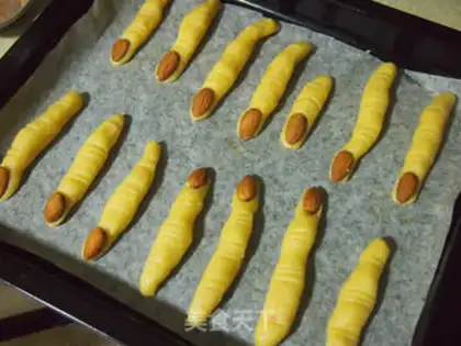 Make Witch finger crackers step 9
