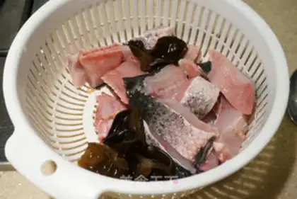 Make Garlic red burns black fish step 0