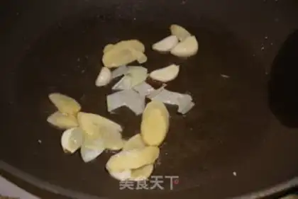 Make Garlic red burns black fish step 1