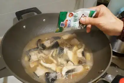 Make Garlic red burns black fish step 4
