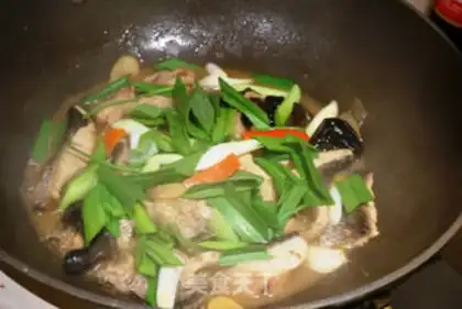 Make Garlic red burns black fish step 6